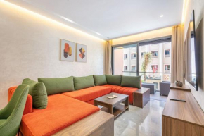 Peaceful Living: Chic Apartment, Prime Location